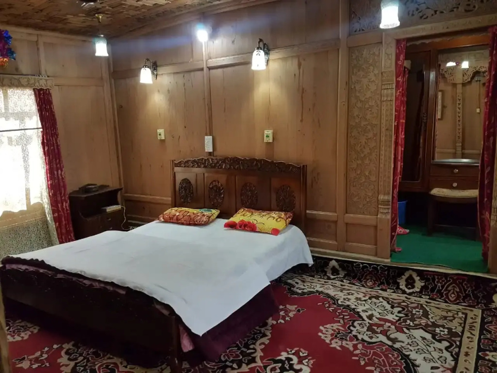 Отель Royal Houseboat