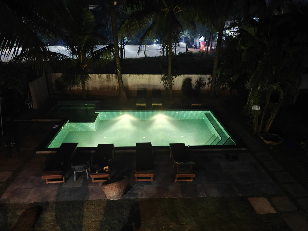 SOLS Backyard Bungalow