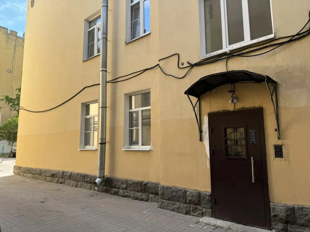 Квартира с Тремя Спальнями в Тихом Центре