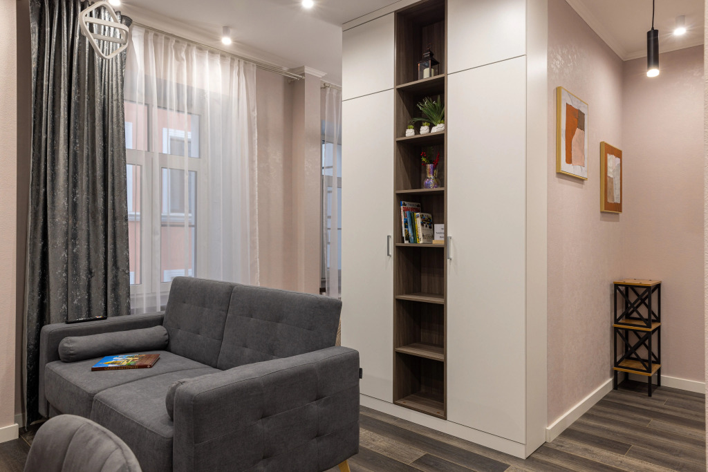 Квартира Дизайнерская Студия на Три Окна Feel At Home у Невского Проспекта