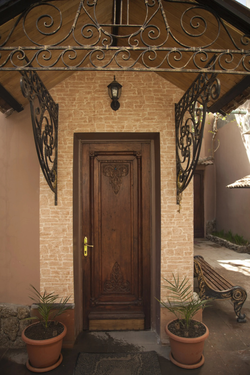 Hin Yerevantsi Hotel