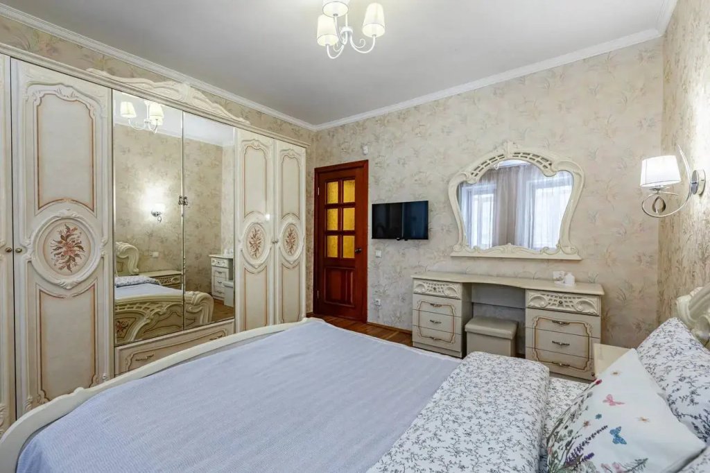Квартира Трехкомнатная с изолированными комнатами около Кремля