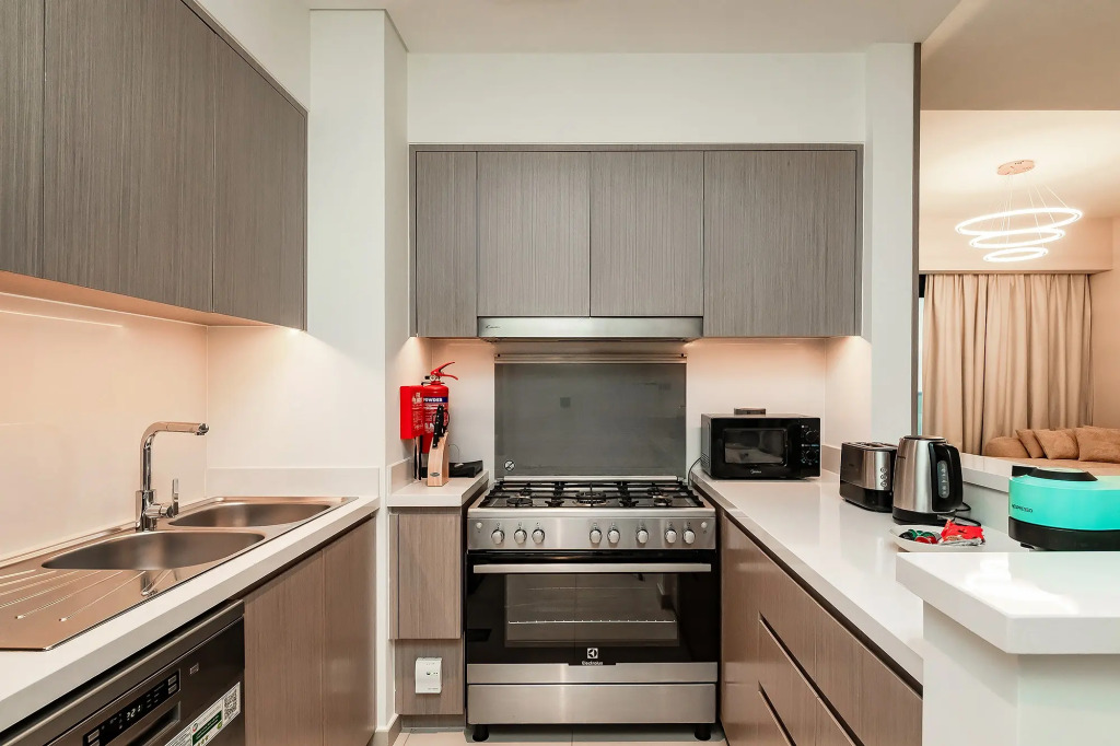 Апартаменты Burj View Stylish 3BR + Maids Room in Act One Tower Downtown