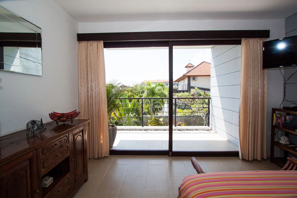 Skye Dee Villa