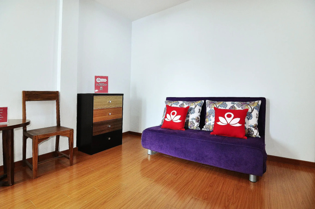 Отель ZEN Rooms Suthisan
