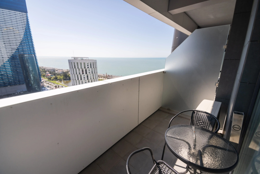 Апартаменты Bright with Balcony in Alliance Palace Batumi - Steps from the Sea & Dancing Fountains