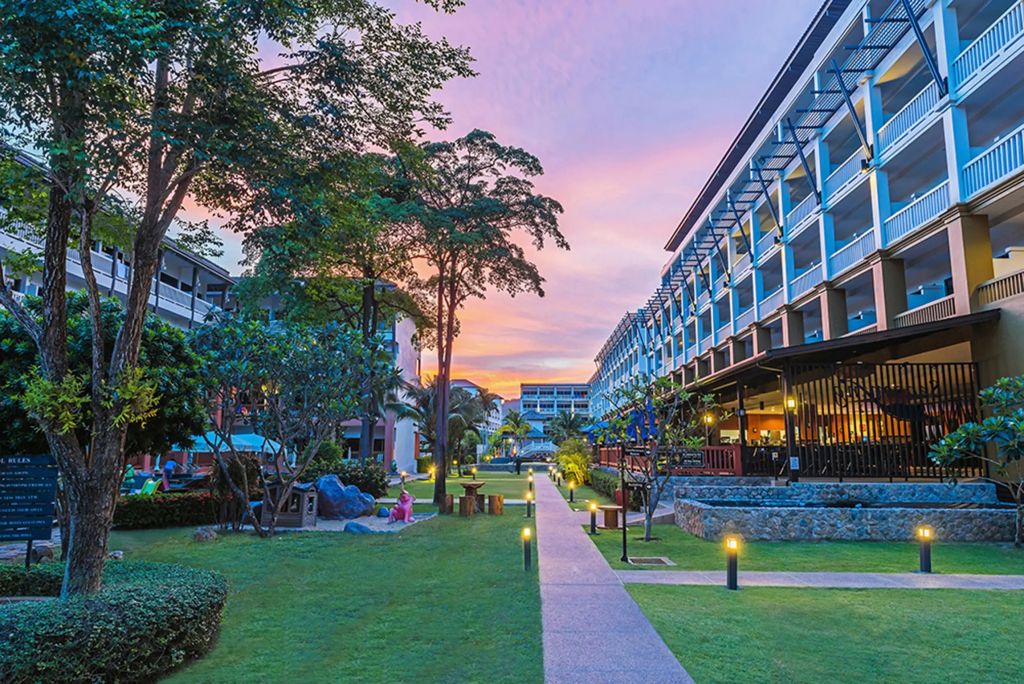 Kata Sea Breeze Resort - SHA Plus