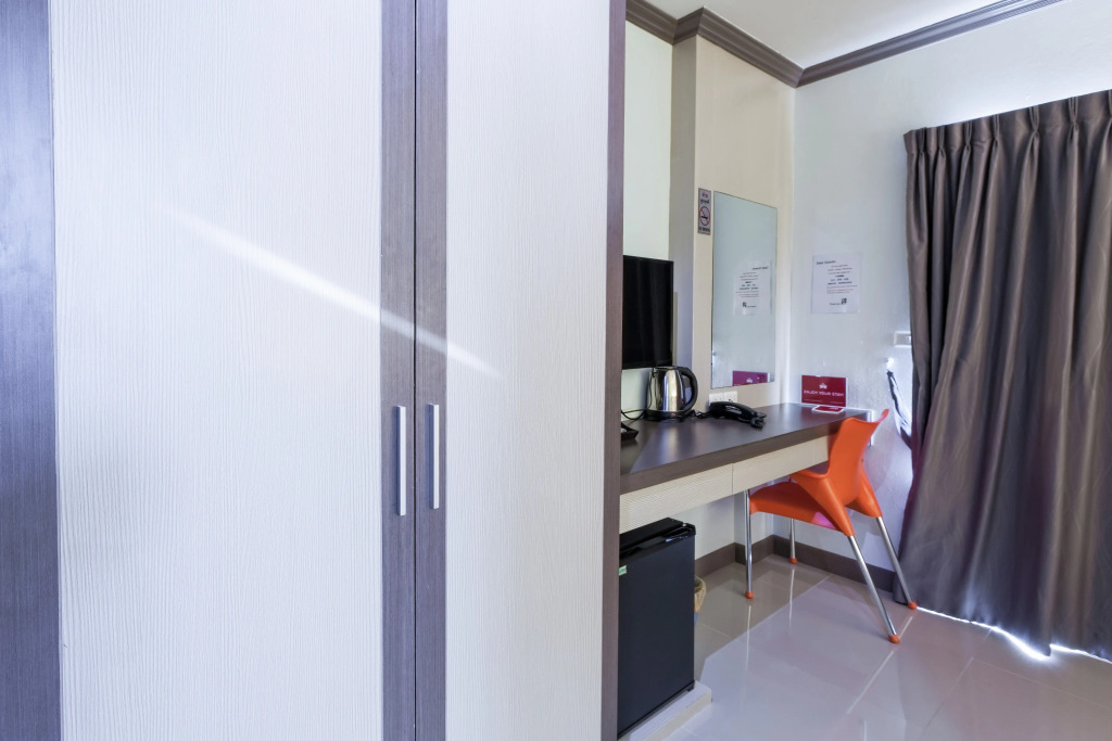 Отель ZEN Rooms Patong Soi Chuwong