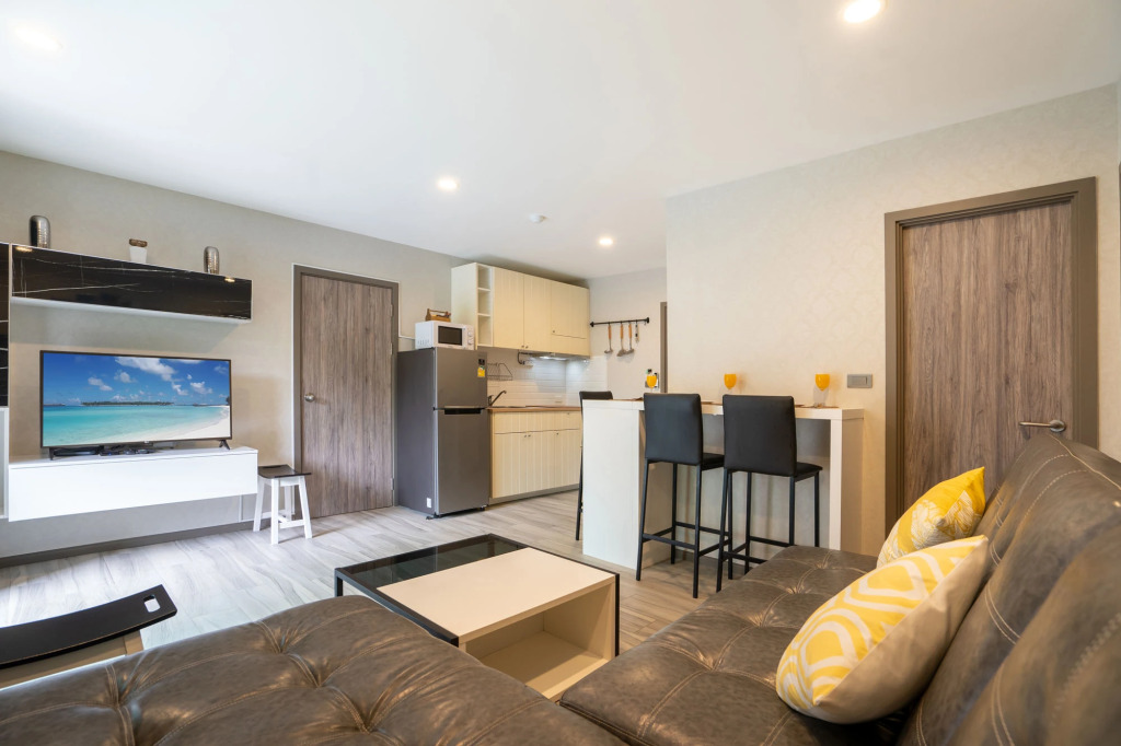 46m2 Luxury Poolside 1 Bedroom Free Netflix Apartments	