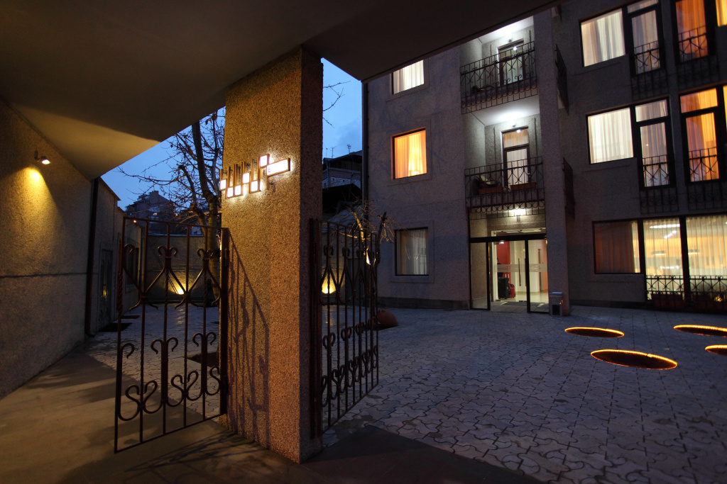 Cascade Hotel