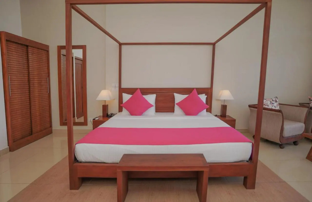Отель Breeze Pasikudah Resort