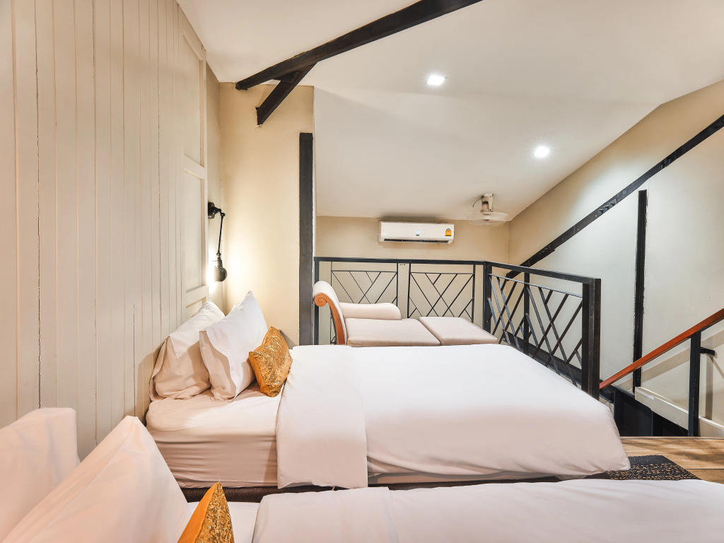 Отель Prince Theatre Heritage Stay