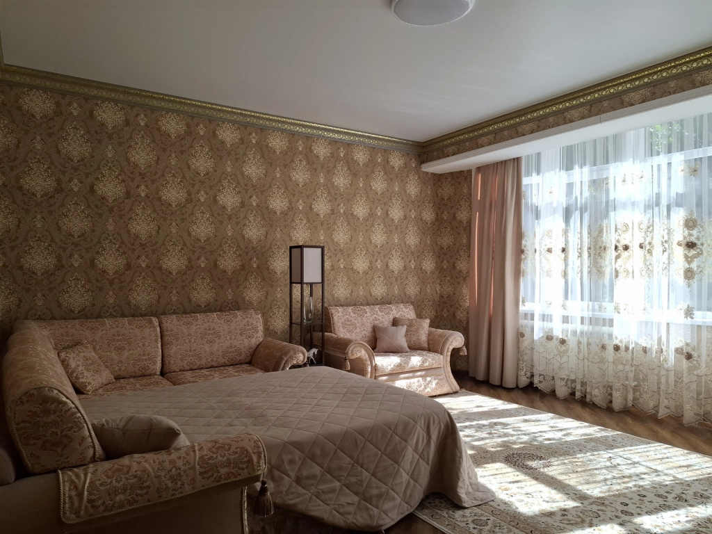 Квартира с балконом на краю парка