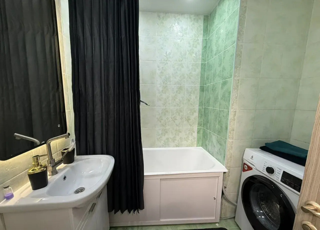 Na Obrucheva Flat