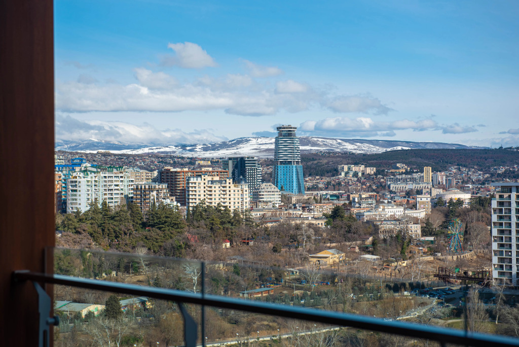 Apartments with a Spacious Terrace and Park View