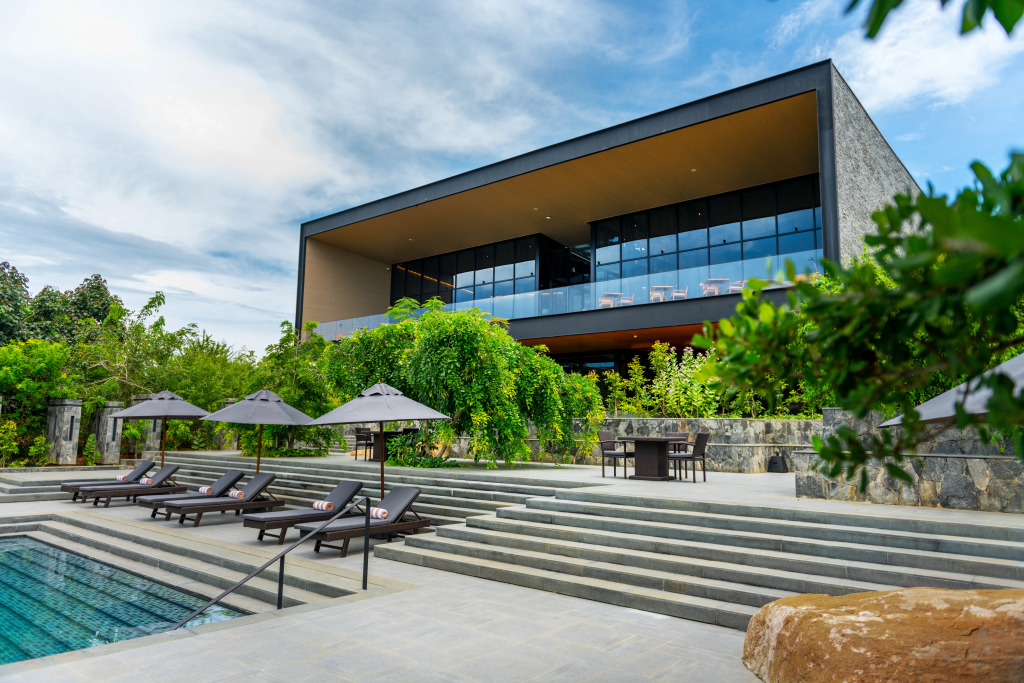 Курортный отель  Hilton Yala