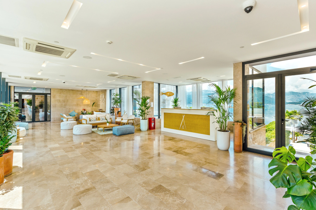 Monte Palm Beach