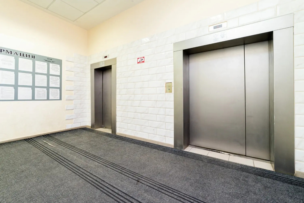 Na 9 Etazhe Flat