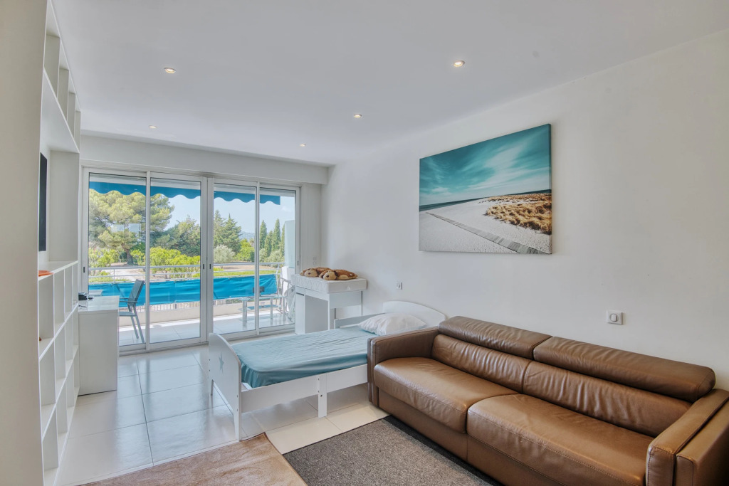 Luxurious 2BD W/seaview In Cap D'antibes Apartments