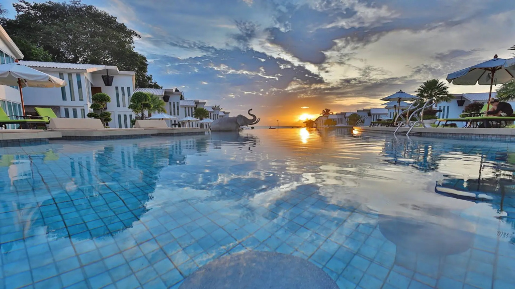Vannee Golden Sands Beachfront Resort