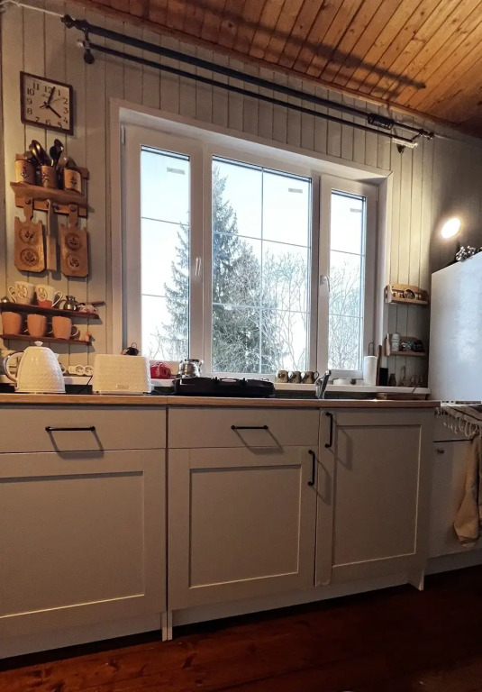 Частный дом четырехкомнатная дача 120 м²