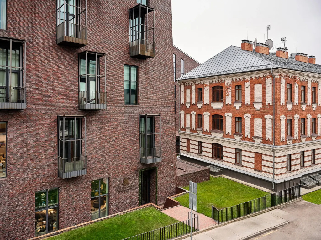 Avulus Cyber Hotel