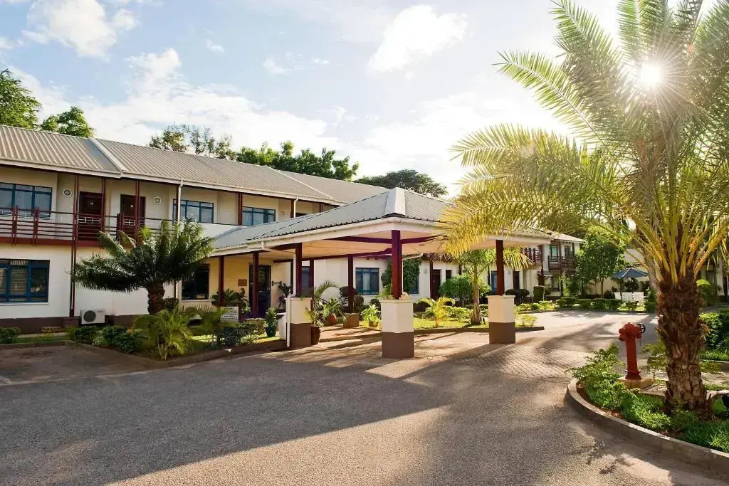 Отель Protea by Marriott Dar Es Salaam Oyster Bay