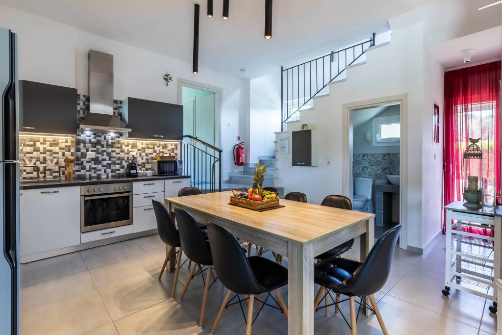 Luxury Villa with Private Pool in Skopelos, Ideal for Families, Villa Aelia by Kardous