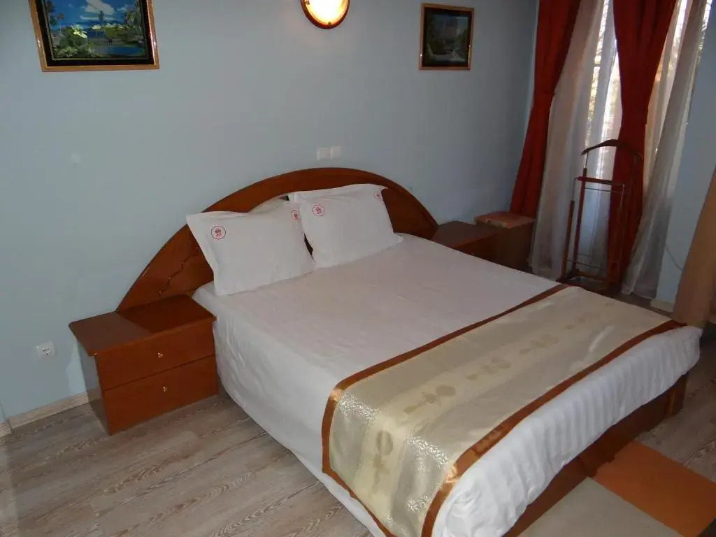Отель Konti