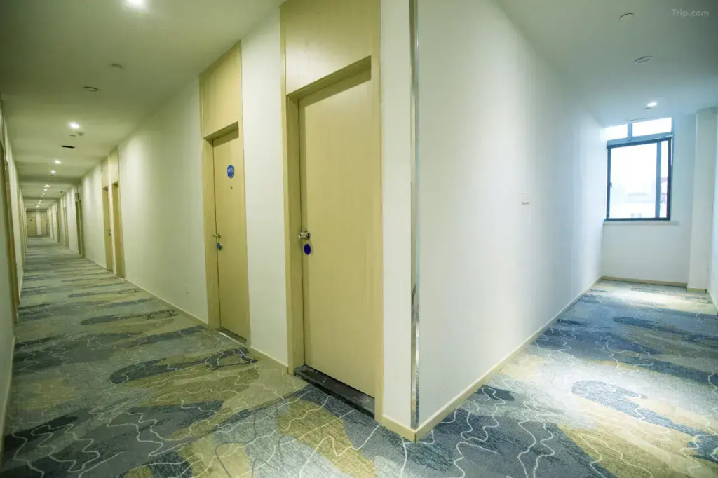 Отель Weiting Qingju Shanghai Hongqiao Airport Beihua Road Branch