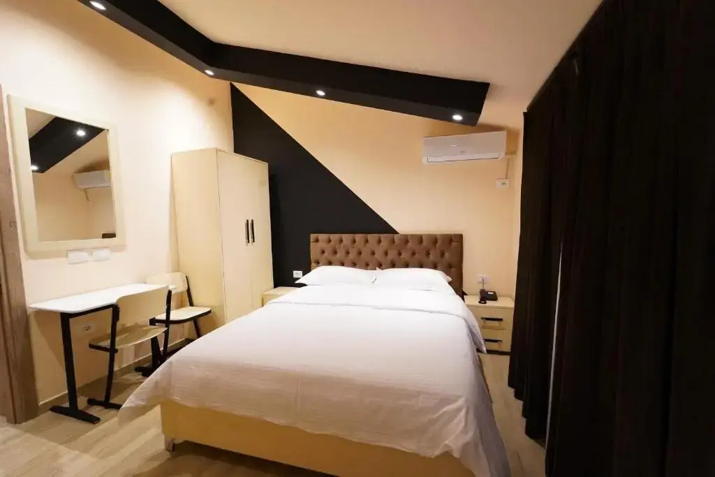 SR99 Hotel