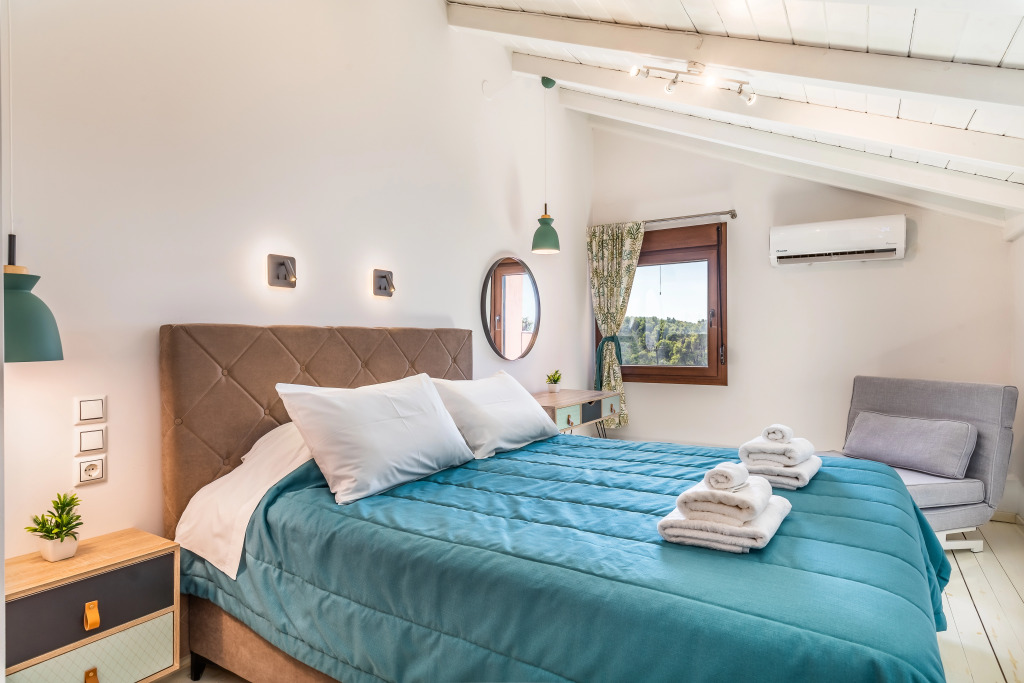 Luxury Villa with Private Pool in Skopelos, Spacious & Private, Villa Amaryllis By Kardous