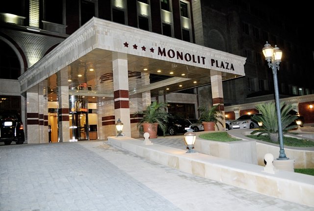 Отель Монолит Плаза
