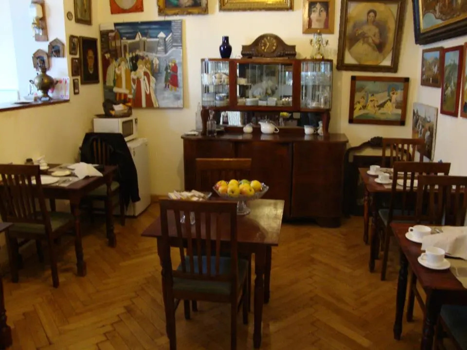 Gutsa Artists Mini-Hotel