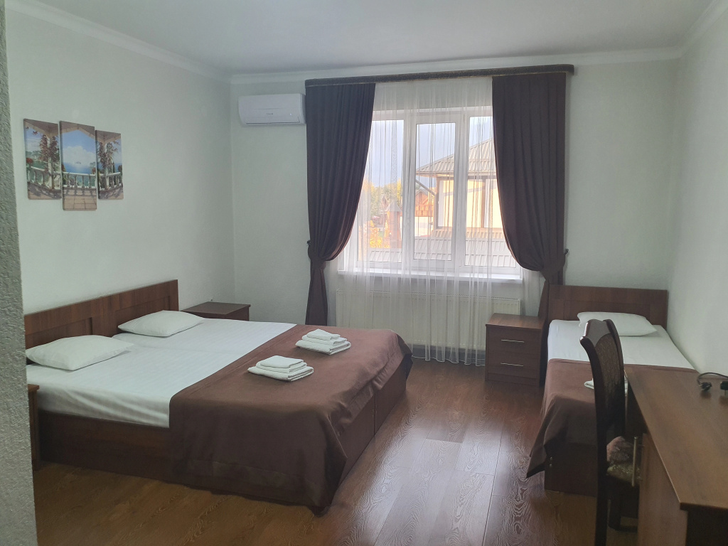 Трёхместный номер Comfort с красивым видом из окна