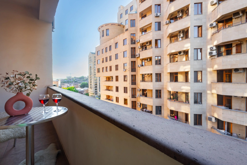 Квартира 3-комн. рядом с рестораном DIMOND, DI8210
