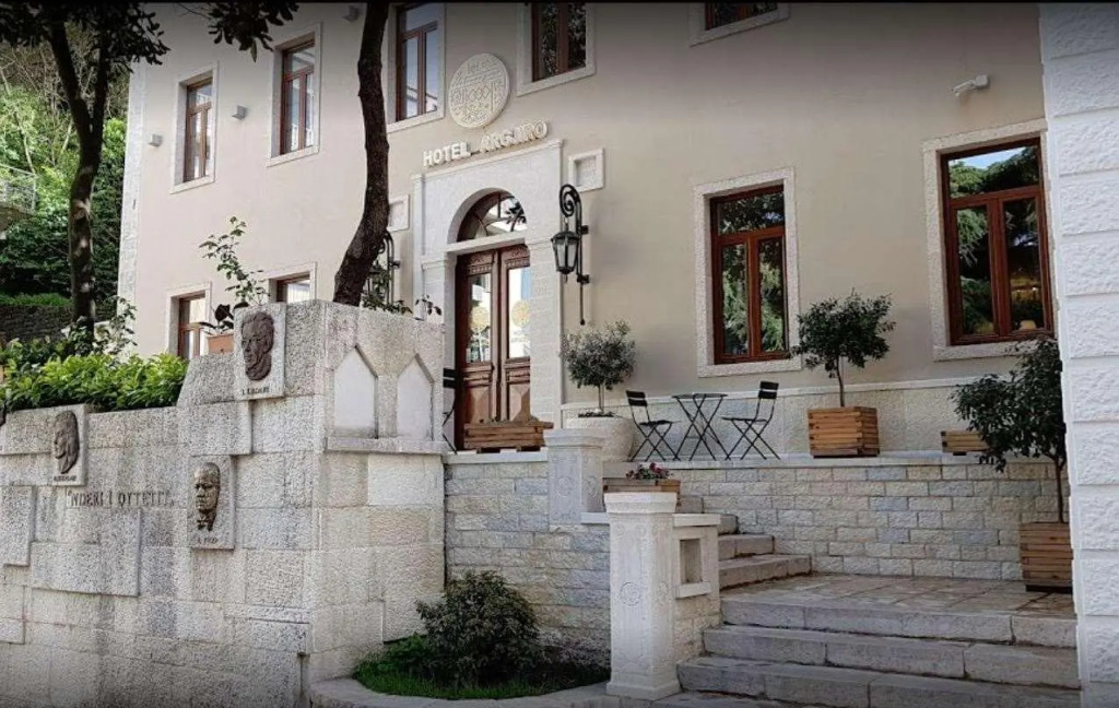 Hotel Argjiro