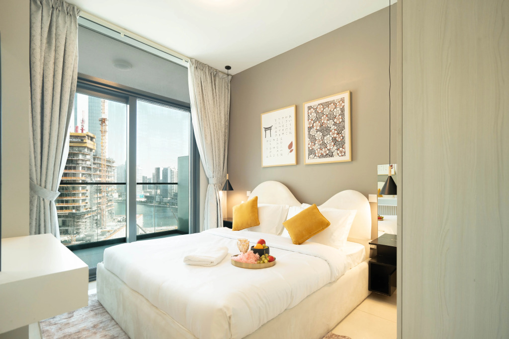 Апартаменты Lake-View 1BR Retreat in Business Bay Pool & Gym