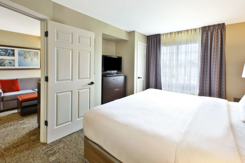 Staybridge Suites Cleveland Mayfield Heights Beachwood by IHG