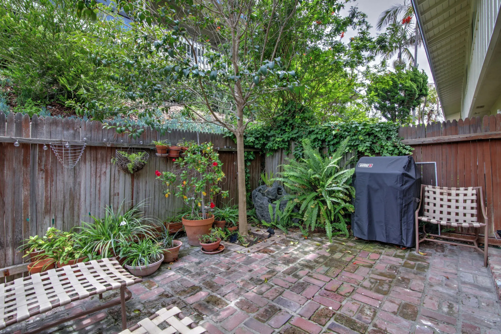 Blue Lagoon Condo - 2 Br condo by RedAwning