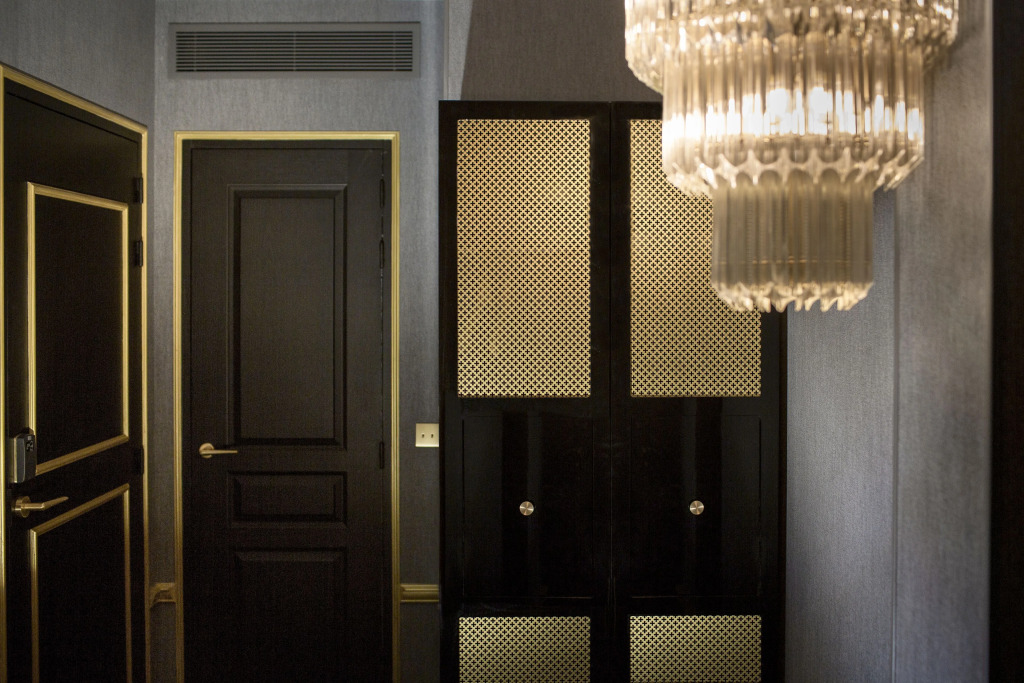 Snob Hotel
