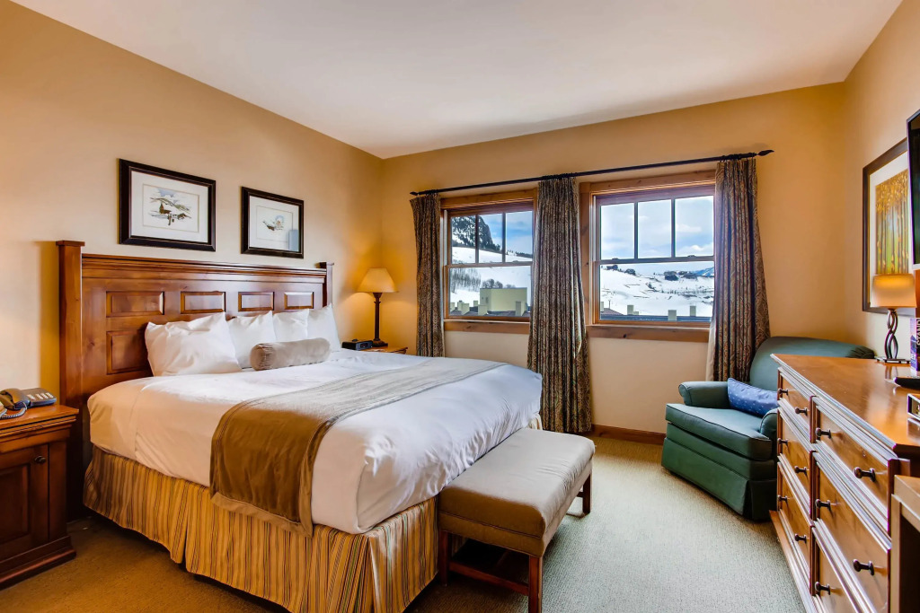 The Lodge at Mountaineer Square, A Vail Resorts Property
