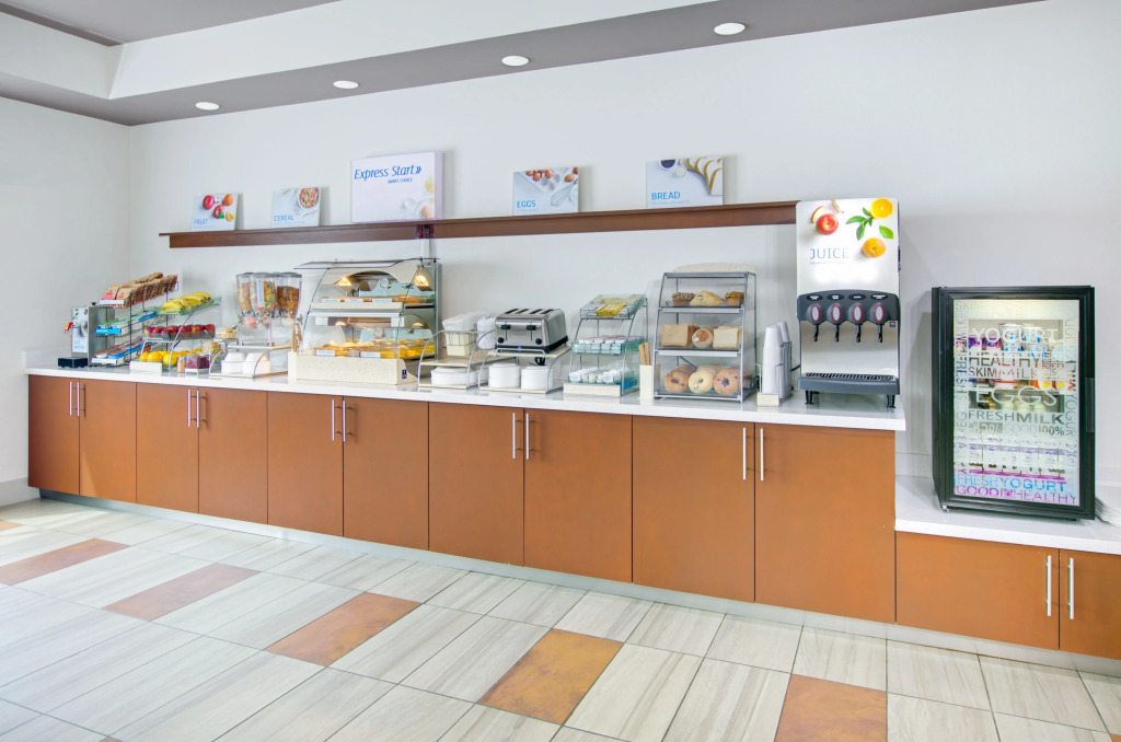 Holiday Inn Express & Suites - Denton North by IHG