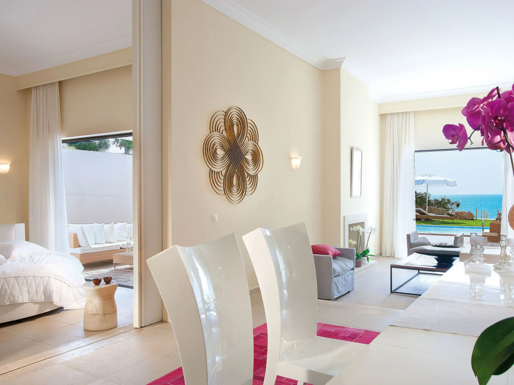 Mandola Rosa, A Resort to Live