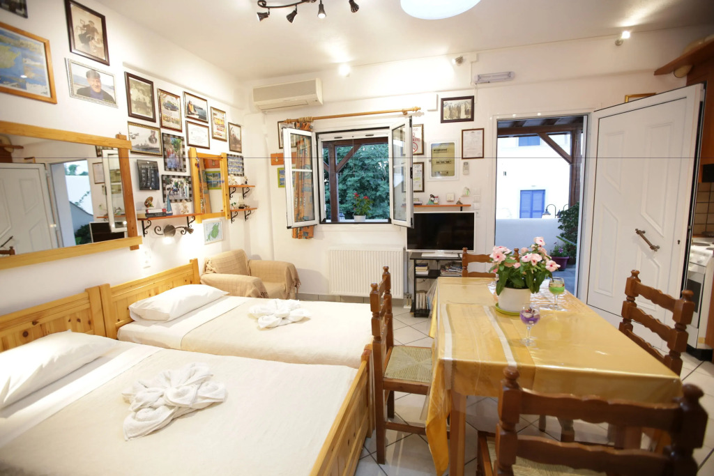 Kontaratos Studios & Apartments