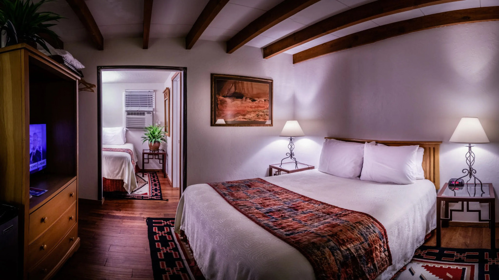 Stone Lizard Lodge