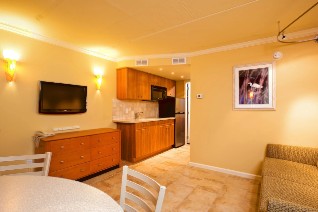 Fleur de Lis Beach Motel