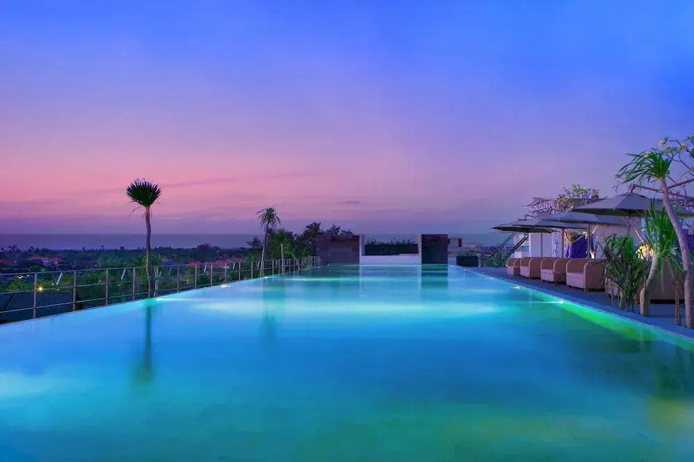 Отель de Vins Sky Hotel Seminyak