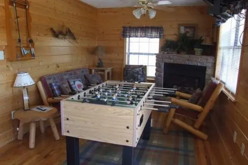 An Amazing View - 4 Bedrooms, 3.5 Baths, Sleeps 10 Cabin by RedAwning