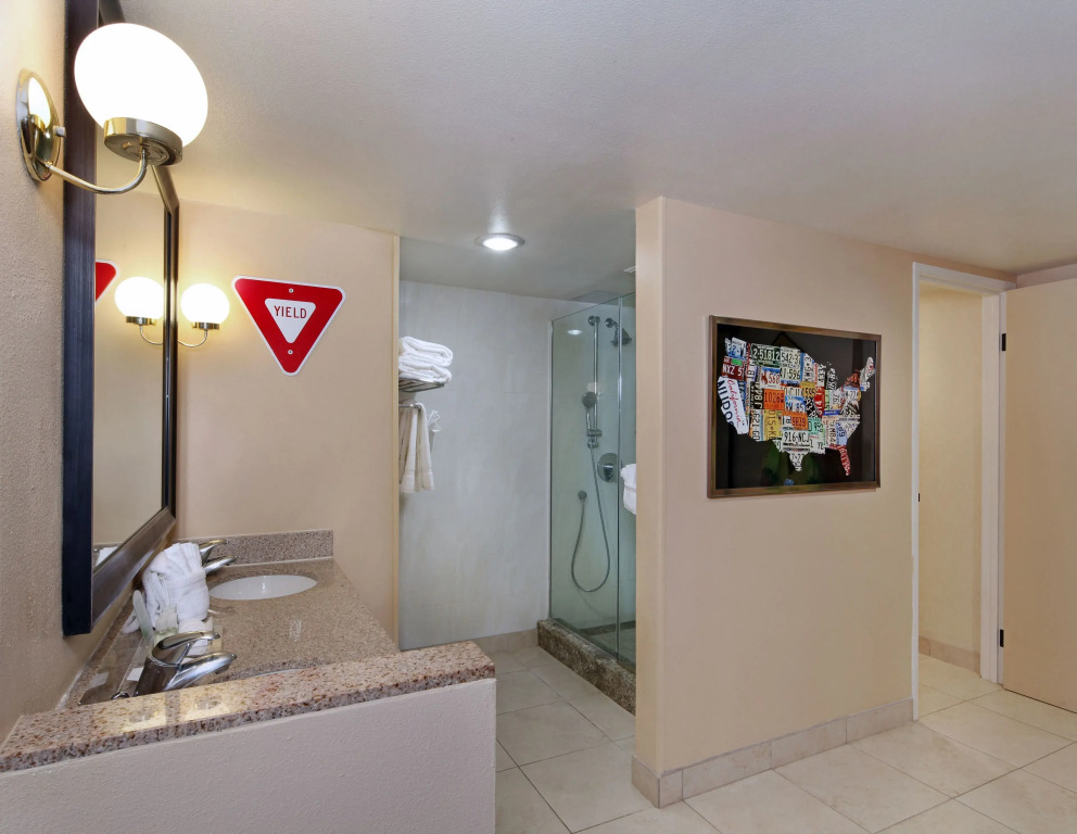 Holiday Inn Hotel & Suites Anaheim by IHG
